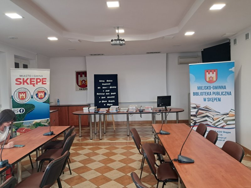 Zdjęcie przedstawia widok ogólny na salę przed rozpoczęciem wręczania nagród w konkursie recytatorskim  